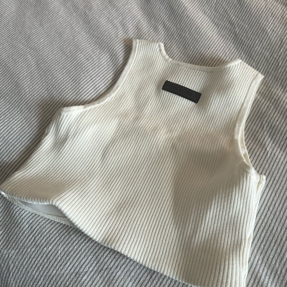 Essentials Cropped Vest - Picture 4 of 7